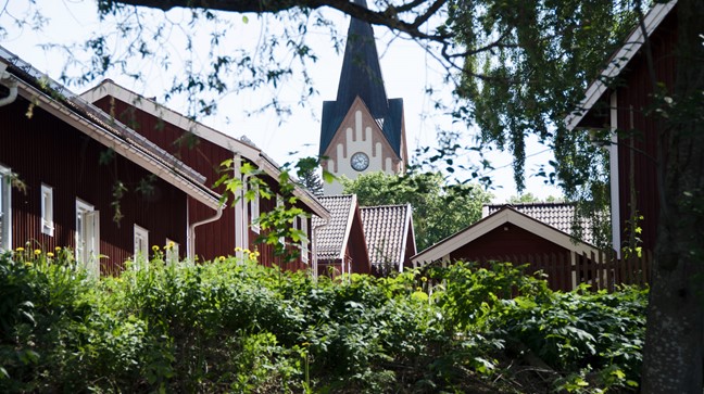 Avesta kyrka från Gamla Byn sett.