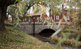 Gammal stenbro i Gamla Byn.