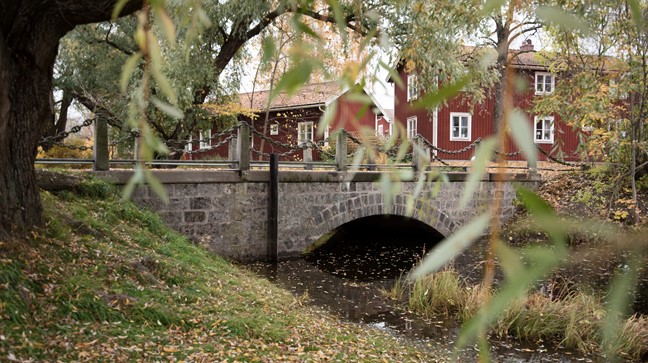 Gammal stenbro i Gamla Byn.